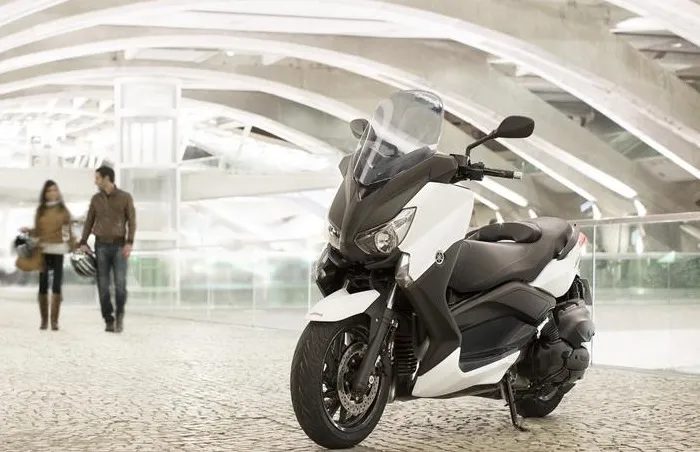 yamaha-xmax-400cc-blanc-modele-2015